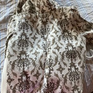 Soft zip up sweatshirt! Faux fur lining. Bought at Buckle!